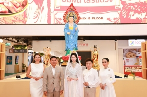 งามด้วยศรัทธา! &ldquo;อลิศ ธนัชศลักษณ์&rdquo; องค์สมมติเจ้าแม่กวนอิม ในเทศกาลกินเจประจำปี 2567 ที่โครงการ &ldquo;Phenix&rdquo;